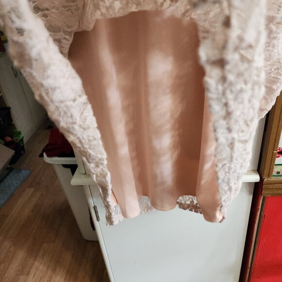 Color Me Red Cream Lace Dress Size Small - Picture 4 of 8